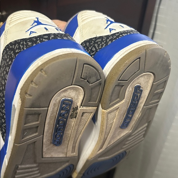 Jordan Men's White and Black Sneakers with Blue Accents - Picture 11 of 13